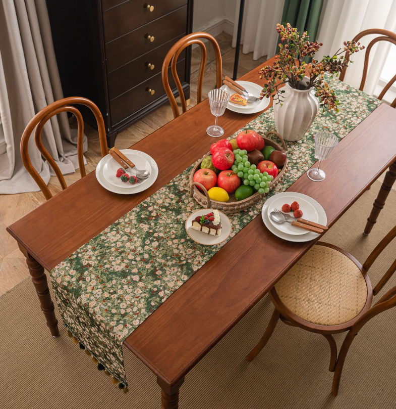 LESEE® Green pastoral flower tassel table runner